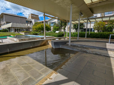 【リラックス】諏訪湖畔（諏訪市・岡谷市）の無料で楽しめる広々足湯！